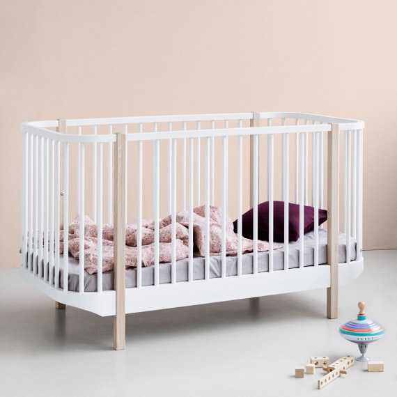 Oliver Furniture, crib white/oak Oliver Furniture, crib white/oak