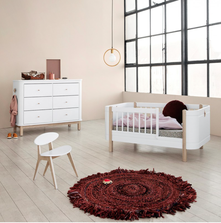 Oliver Furniture, spjälsäng/växasäng mini+, Vit/Ek - Babylove.se