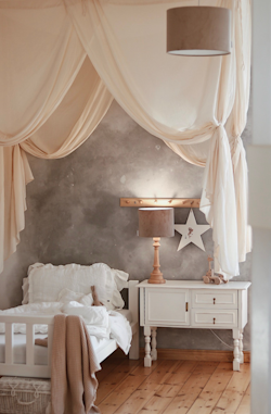 Lamps&Company, Beige sammet taklampa till barnrummet