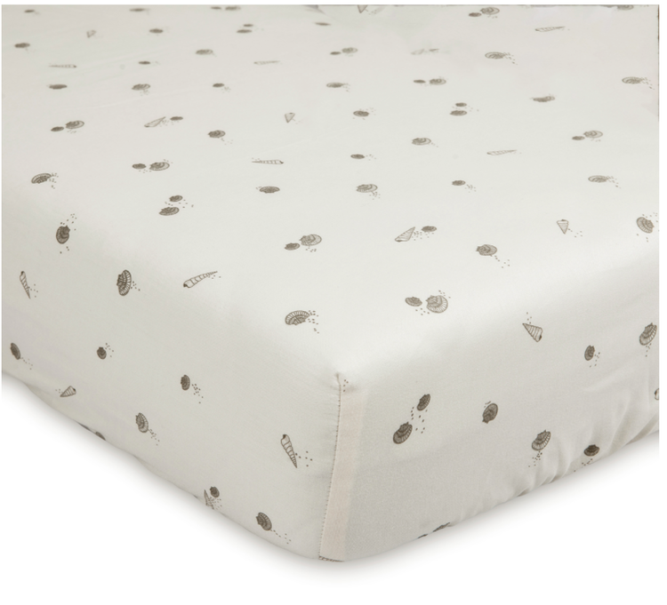 That`s mine, stretch sheet for junior bed 