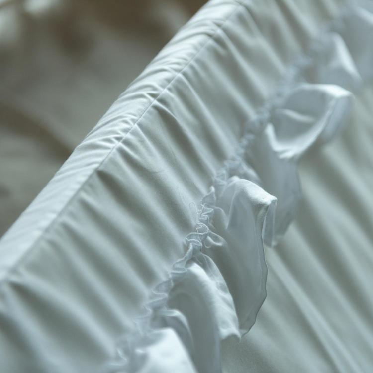 Ng Baby, Thick white bed bumper with flounce 