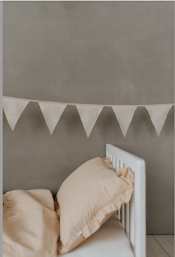 Babylove, Beige påslakanset spjälsäng och juniorsäng