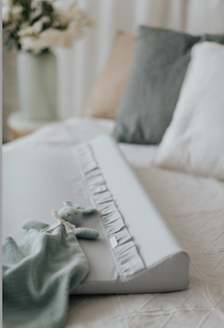 Babylove, skötbädd med volanger, grå