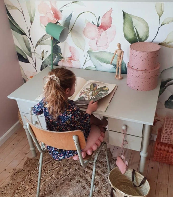 Babushka skrivbord till barnrummet Olivgrönt skrivbord till barnrummet