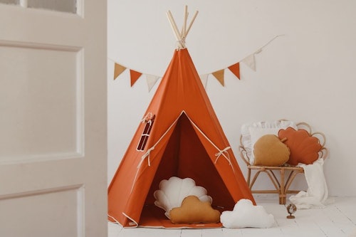 Moi Mili, tipi tent red fox