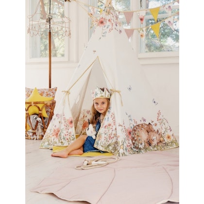 Moi Mili, tipi tent wildflowers