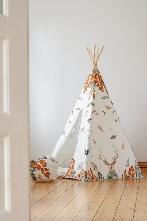 Moi Mili, tipi tent forest friends