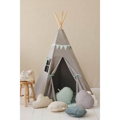 Moi Mili, grey tipi tent with mint pennant