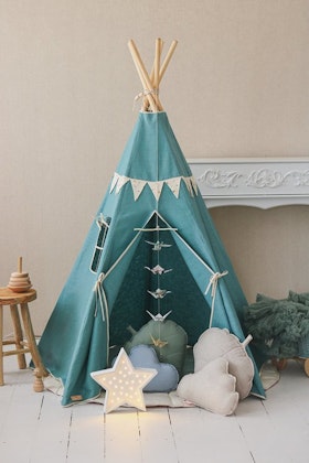 Moi Mili, gold star tipi tent with pennant