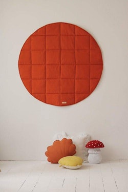 Moi Mili, lekmatta red fox