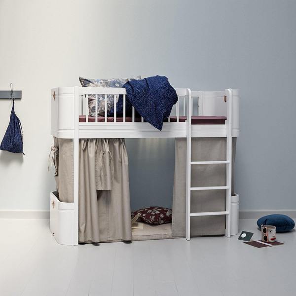 Oliver Furniture, loftsäng Mini+, vit Vit loftsäng med grå sänggardin
