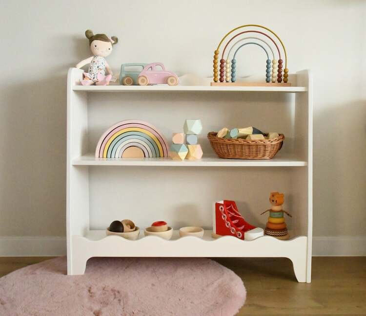 White bookshelf for the children's room 