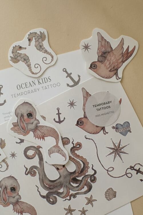 Mrs Mighetto, rubbing fake tattoo Ocean Kids 
