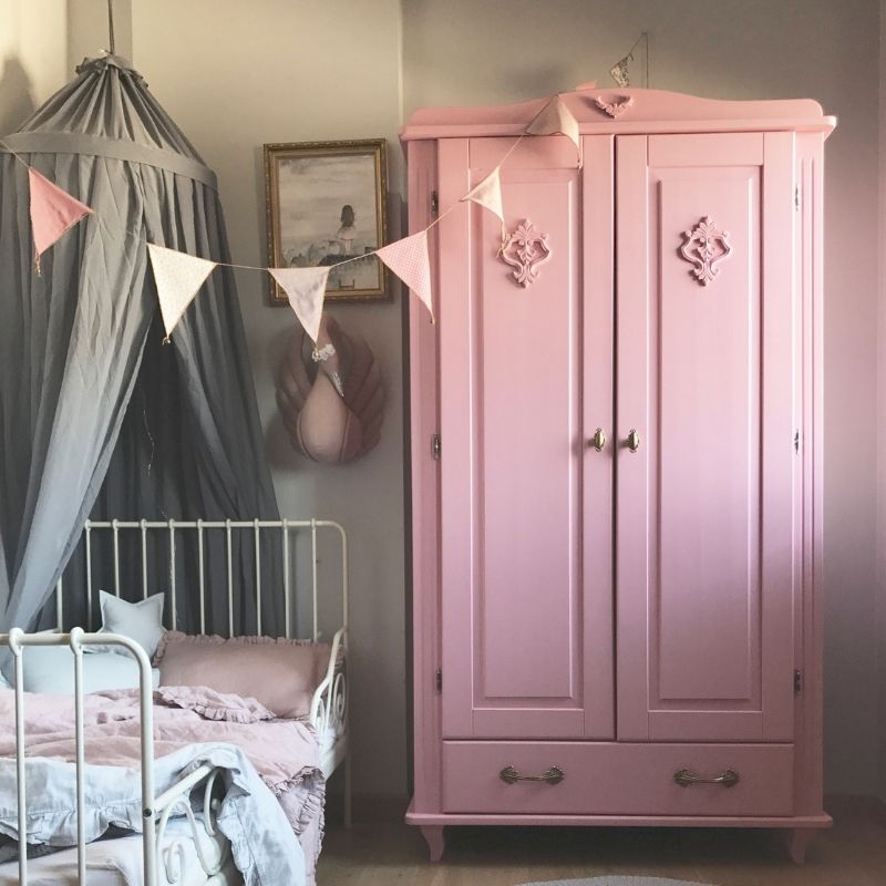 Charlotte, Pink wardrobe for the children's room 
