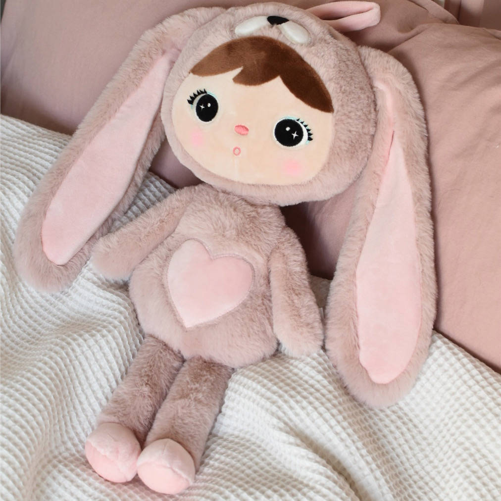 Rosa kanin, stor docka med namn 