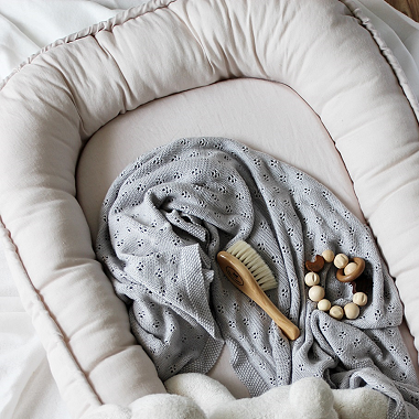 Cotton & Sweets, ljusgrå klassisk babynest i 100 % linne 