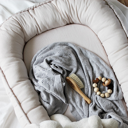 Cotton & Sweets, ljusgrå klassisk babynest i 100 % linne