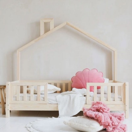 Children's bed Astrid with roof and chimney