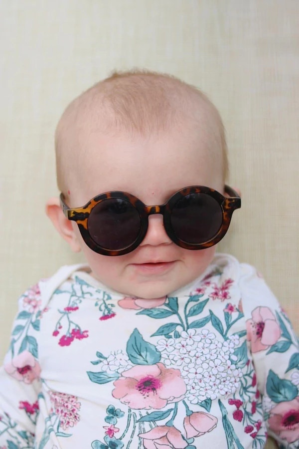 BabyMocs, solglasögon för barn, Signature Round Beige - Babylove.se