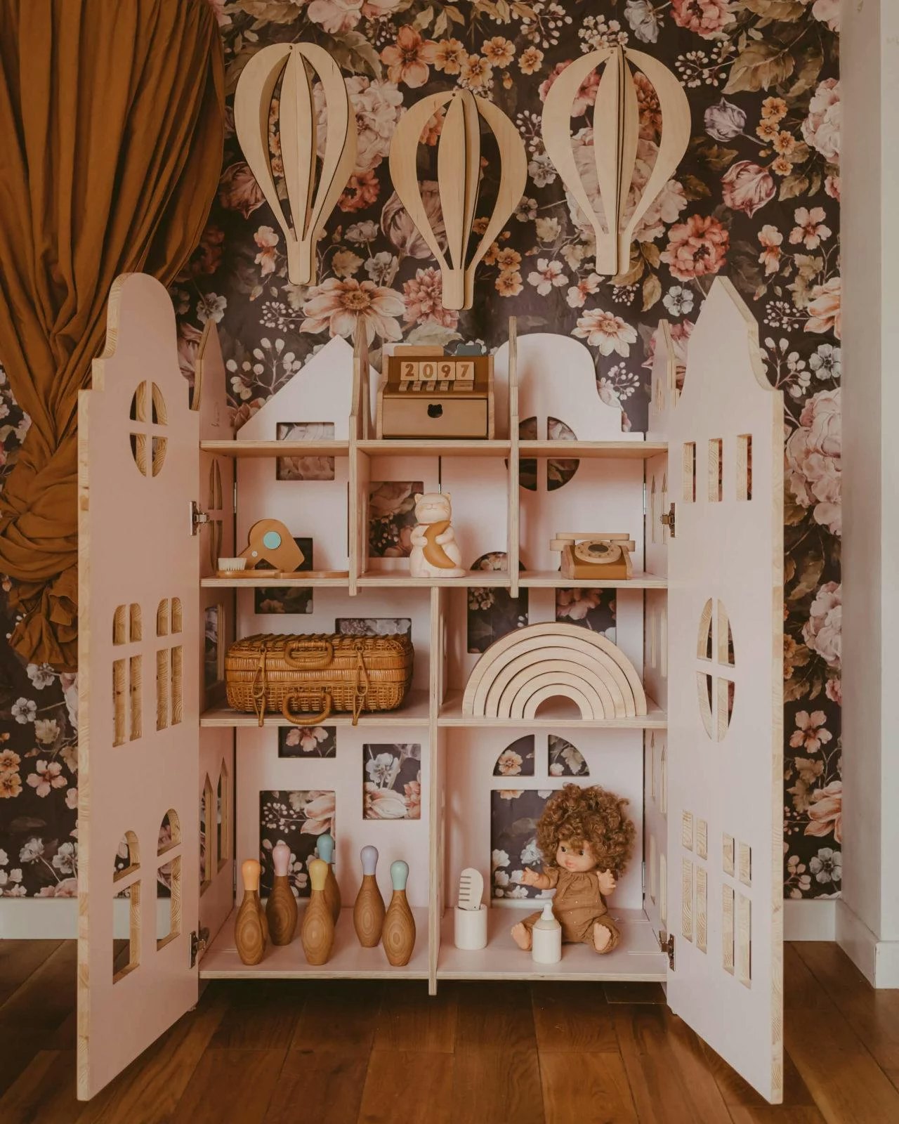 The Screen - dollhouse / wardrobe 5 in 1 