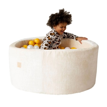 Beige Fluffy ball pit with 200 balls of your choice - Misioo
