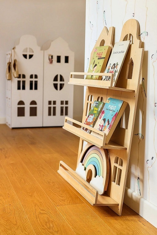 Bookshelf house 