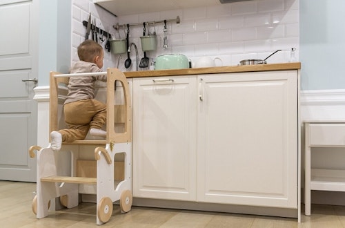 Buildable kitchen helper car, white/natural