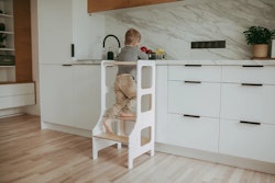Duck Woodworks, Justerbar hjälpa till pall, vit/natur