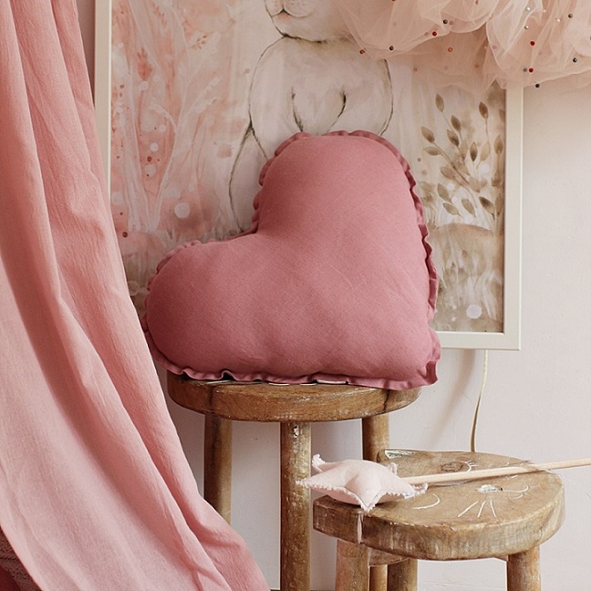 Sänghimmel blush pink till barnrummet med ljusslinga, Cotton & Sweets 