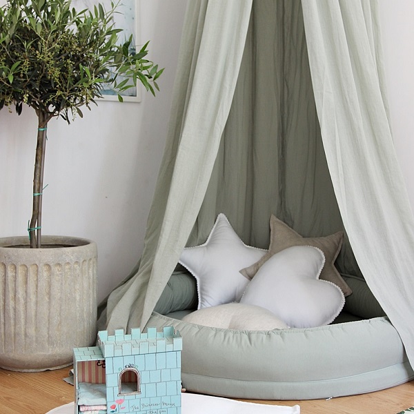Desert green sänghimmel i bomull till barnrummet, Cotton & Sweets 