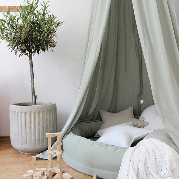 Desert green sänghimmel i bomull till barnrummet, Cotton & Sweets 