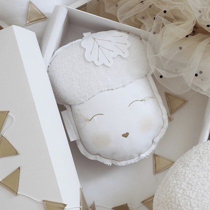 Cotton & Sweets, bed mobile wall decoration white acorn