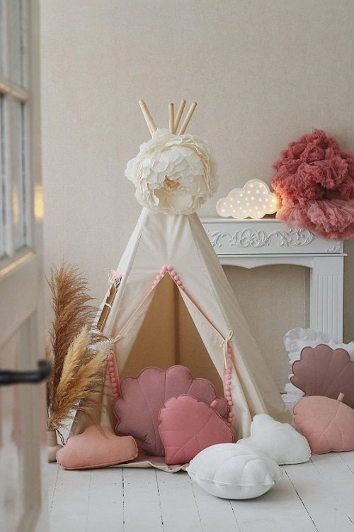 Moi Mili, beige tipi tent with pink pompom