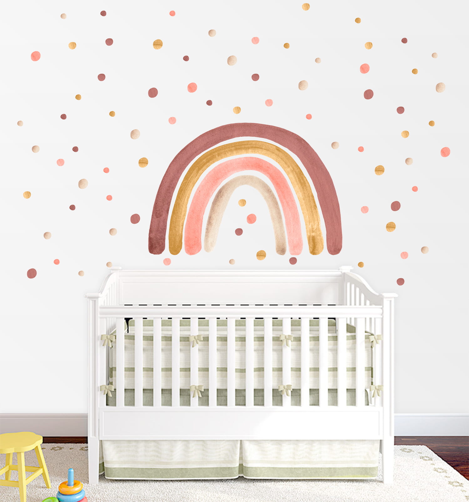 Babylove, väggklistermärke regnbåge med prickar, dusty pink Regnbåge med prickar på väggen ovanför en spjälsäng
