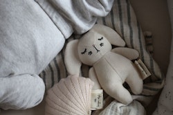 Konges Sløjd, rattle toy, Mini rabbit off white