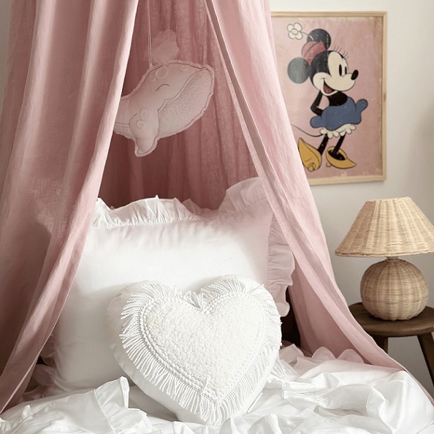 Bubblegum sänghimmel i linne till barnrummet, Cotton&Sweets 