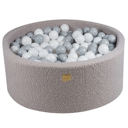 Meow, grey boucle ball sea with 300 grey and white balls