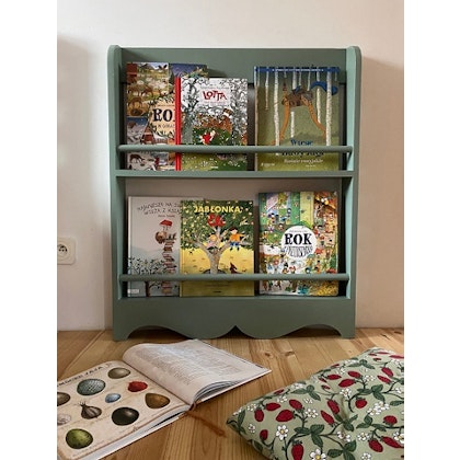 Small rustic bookcase for the children's room