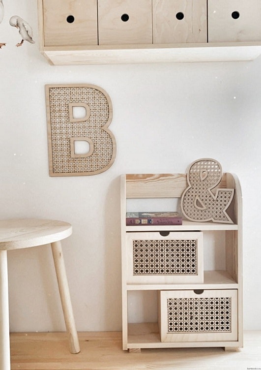 Standing boho bookcase with two drawers in rattan Babylove