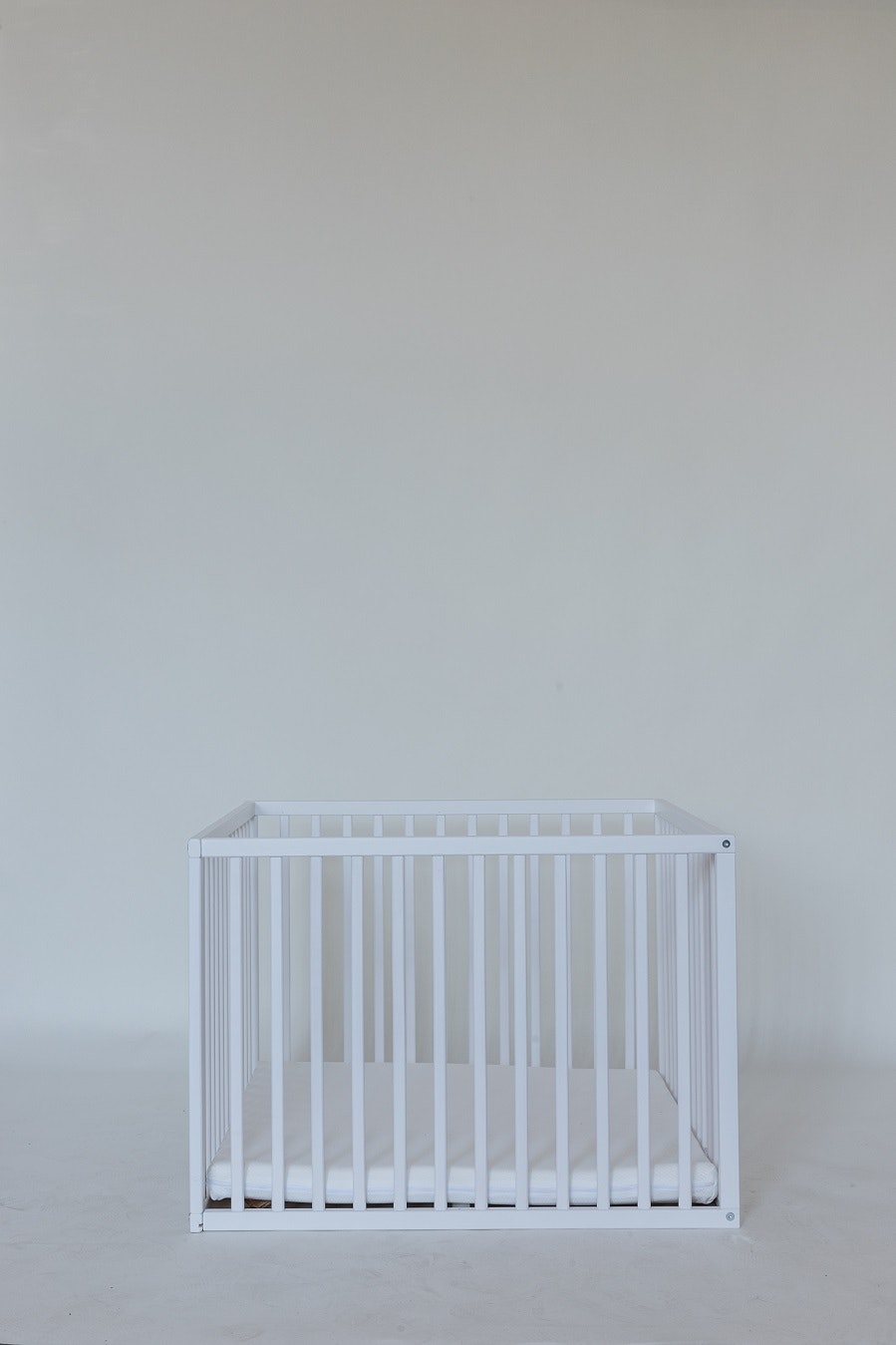 Playpen for the children's room, white 