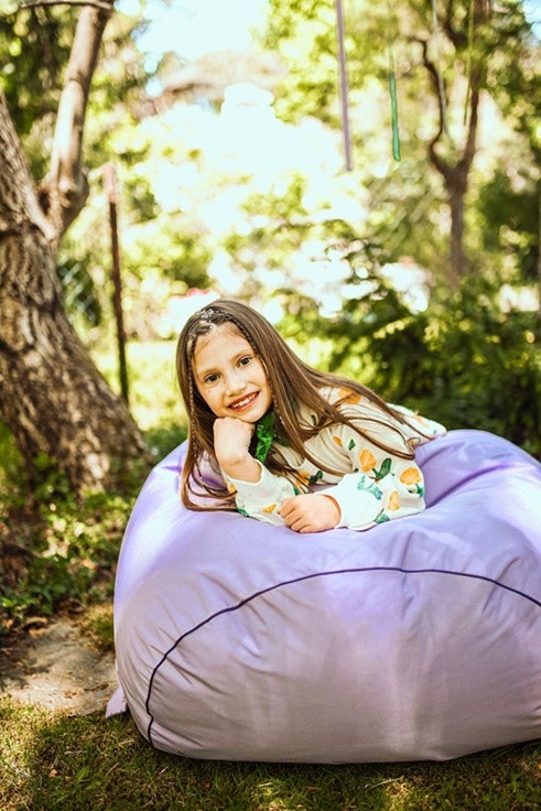 Bini beanbag outdoors, Lily 