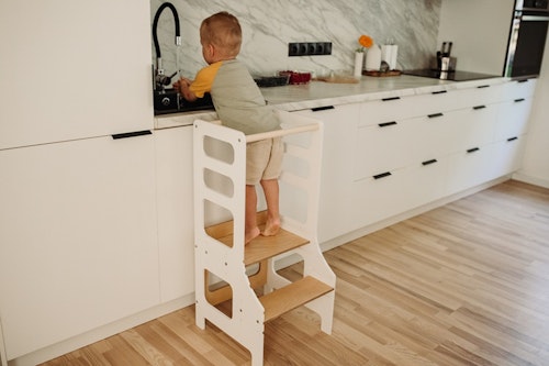 Duck Woodworks, Adjustable kitchen helper white/natural