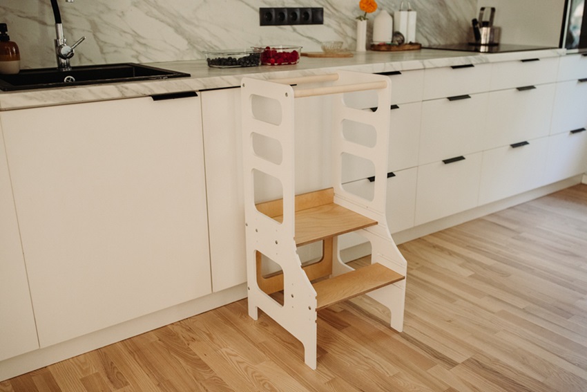 Duck Woodworks, Adjustable kitchen helper white/natural 