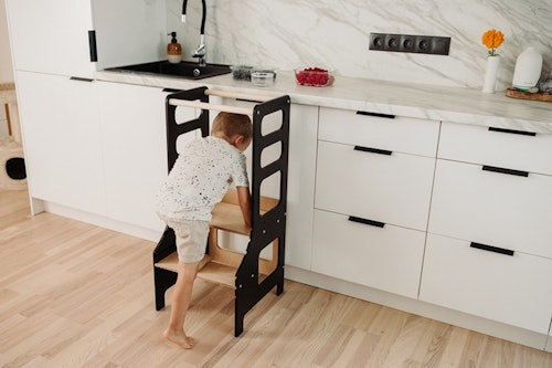 Duck Woodworks, Adjustable kitchen helper black/natural
