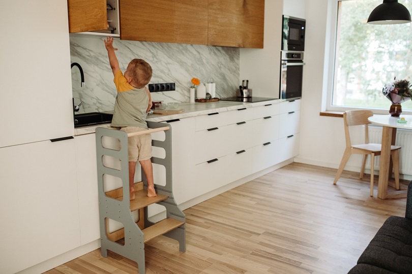 Duck Woodworks, Adjustable kitchen helper, grey/natural 