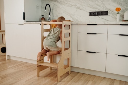 Duck Woodworks, Adjustable kitchen helper, natural