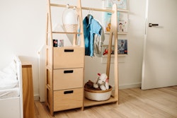 Duck Woodworks, garderob klädstång med lådor, natur