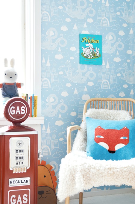 Majvillan, wallpaper for the children's room Dragon sky, light blue 