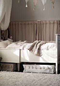 JaBaDaBaDo, bedside storage with tassels, white