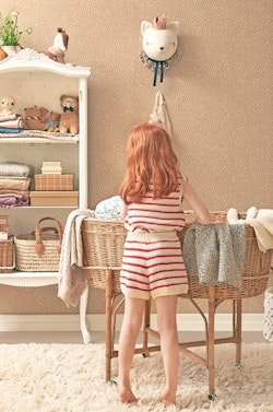Majvillan, wallpaper for the children's room Dots, teddy brown